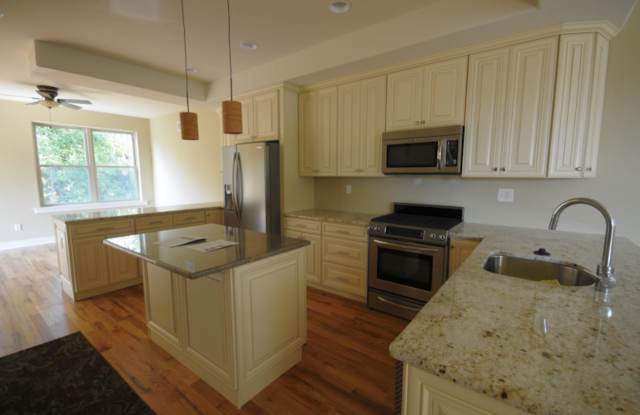 Beautiful 4 Bed, 3.5 Bath Home Available Summer 2019 photos photos