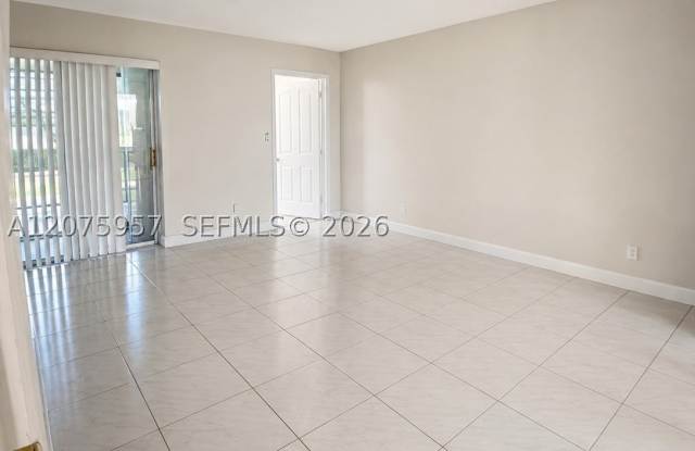 3591 Inverrary Dr Gallery 3