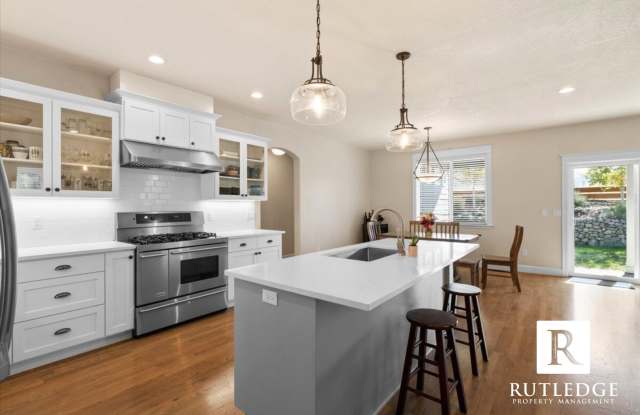 STUNNING 4 Bed/3.5 Bath Home in Talent!!! photos photos