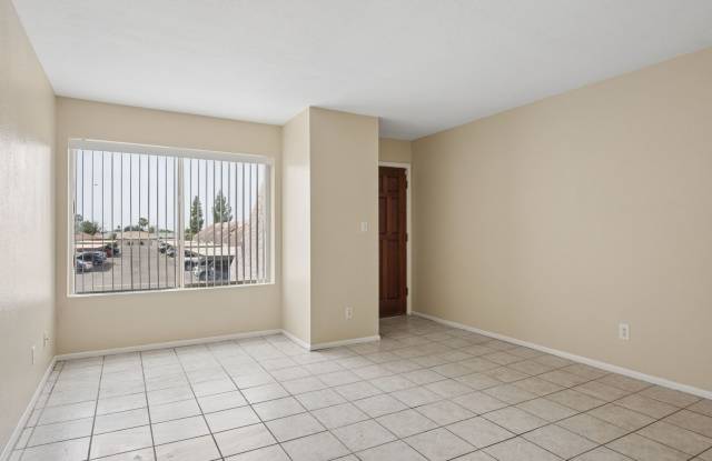 1927 E Hampton Ave #216 Gallery 1
