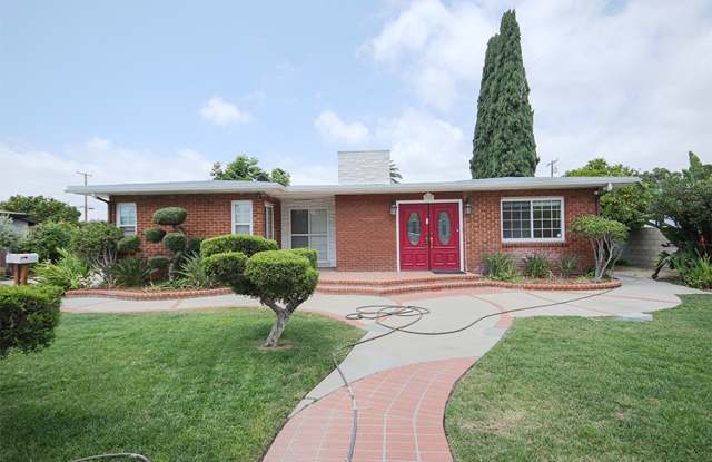 Massive Single Story Home with Beautiful Landscaping photos photos
