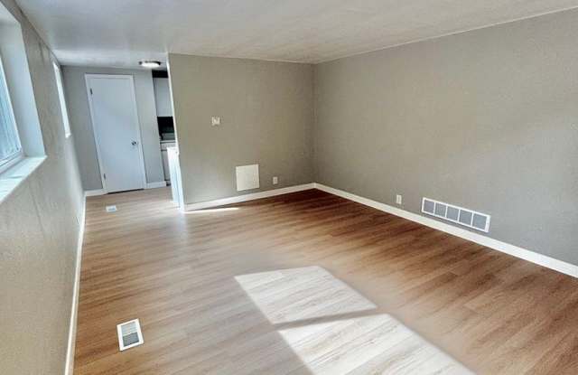 Beautiful Apartment Steps from the University of Denver Campus!! Gallery 4
