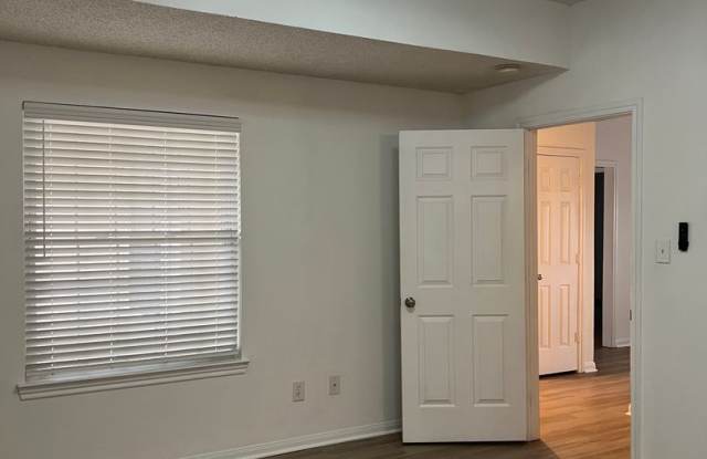 Duplex *LEASING SPECIAL AVAILABLE* photos photos