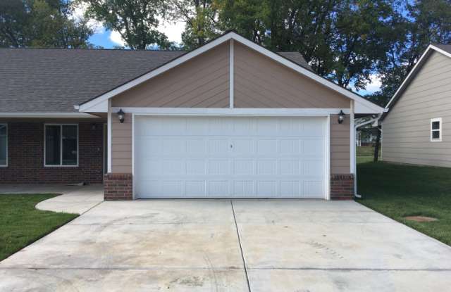 655 East Main Street - 7 photos photos