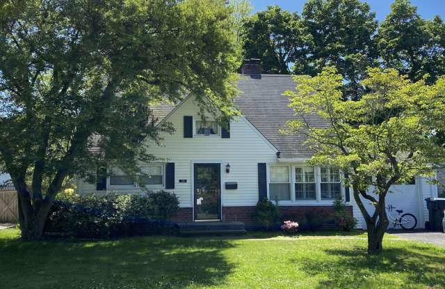 206 Oxford Avenue Gallery 2
