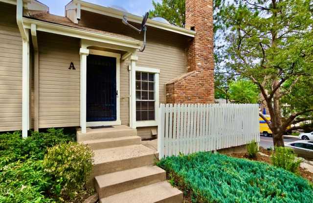 Spacious 2-Bed + Den Townhome – Pool, Clubhouse  2-Car Garage!!Available Now!! photos photos