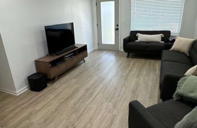 Completely remodeled home in Lee's Summit! Gallery 4