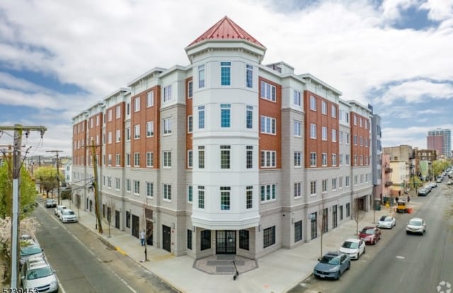 558 Market St - 558 Market Street, Newark, NJ 07105