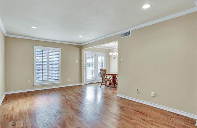 15922 Club Crest Drive Gallery 4