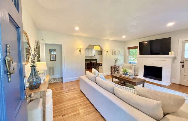 201 Sir Oliver Road Gallery 3