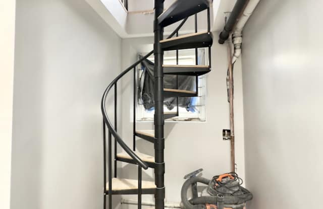 6257-1 West Rosemont Avenue Gallery 3
