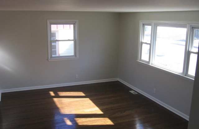 Fantastic split level single family home! Gallery 3