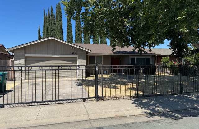 Four Bed, Two Bath Home In North Stockton photos photos