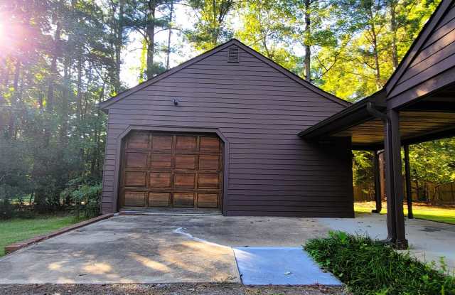 Remodeled secluded wooded oasis off of Qualla Road with handicap access Gallery 4