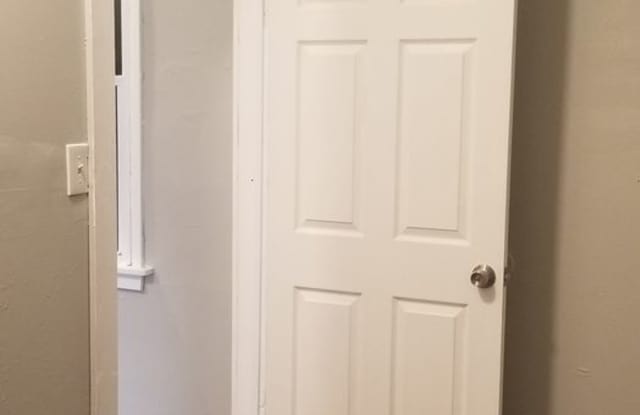 Clark/Fulton Area Single Family Home - 3 BR/1 BATH Gallery 3