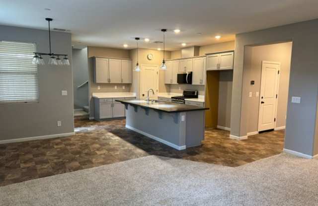 5 Bedroom House in Natomas! Gallery 3