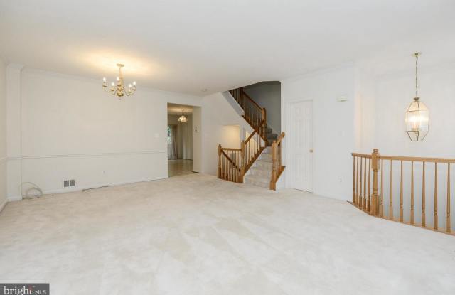 4703 CARONIA WAY Gallery 2