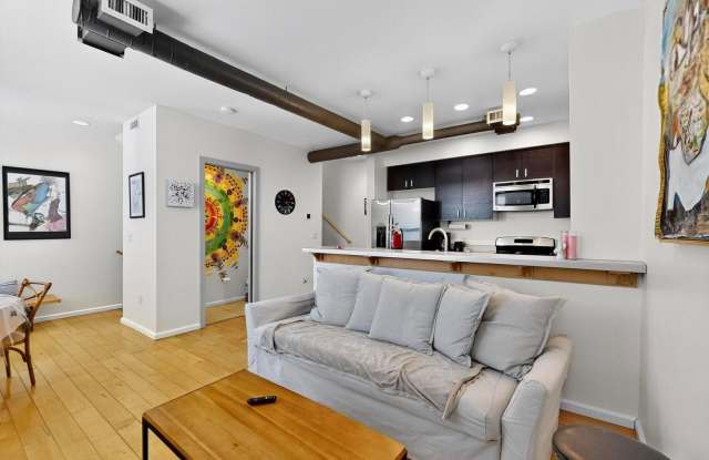 343 Platinum Street SW unit: B photos photos