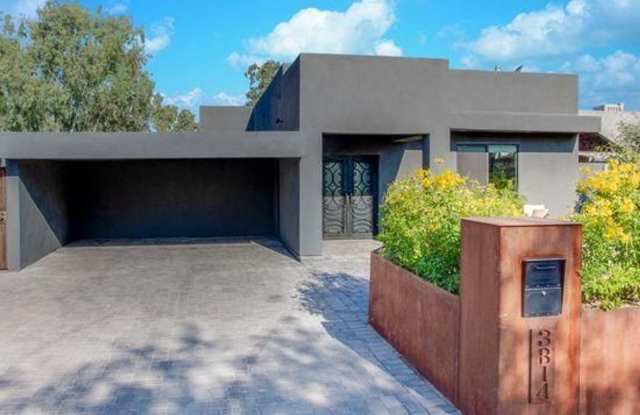 Beautiful 3bdrm 3 bath home with guest casita in desirable Whitton district photos photos