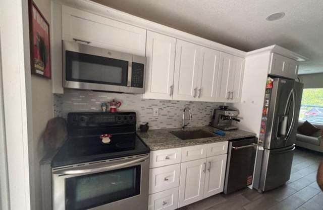 2480 NE 13th Terrace, Pompano Beach, FL 33064 - 6918 photos photos