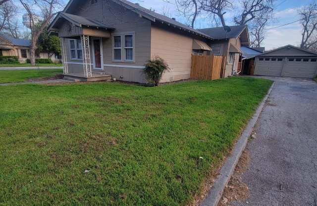 523 Elm Street - 523 East Elm Street, Seguin, TX 78155