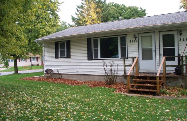 3215 Hammond Ave - 3215 Hammond Avenue, Waterloo, IA 50702