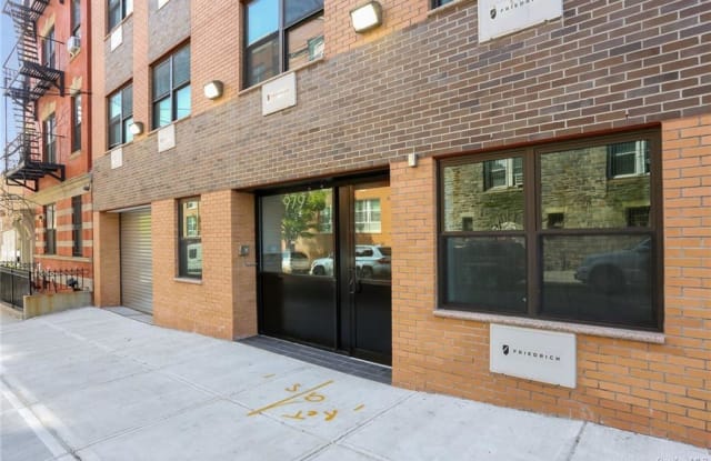 979 Summit Avenue Gallery 4