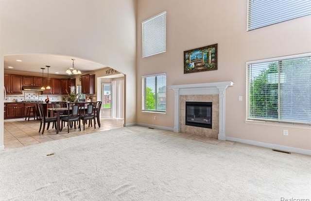16636 VICTORIA Court Gallery 3