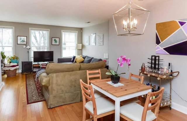 Three Bed Manayunk Townhome Gallery 3