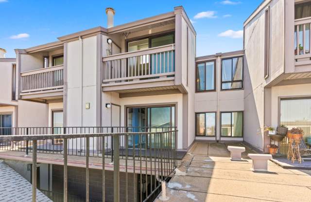 Shoreline Serenity: Modern Condo Steps from Alameda Beach - 2101 Shore Line Drive, Alameda, CA 94501