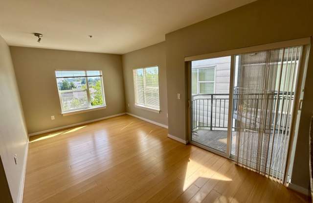 Gorgeous 2 bed 2 bath apartment in desirable University District area AVAILABLE NOW! photos photos Gorgeous 2 bed 2 bath apartment in desirable University District area AVAILABLE NOW! photos photos