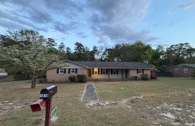 Move-In Ready Ranch in the Heart of Elgin! photos photos