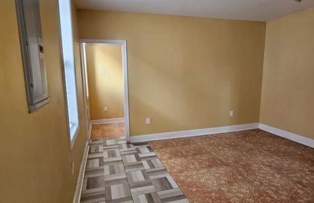 240-42 W GLENWOOD Avenue Gallery 3