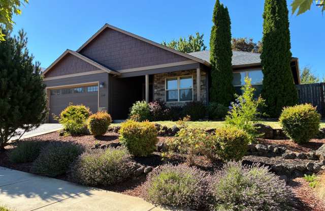 Beautiful East Medford 4 Bedroom 2 Bathroom Home photos photos