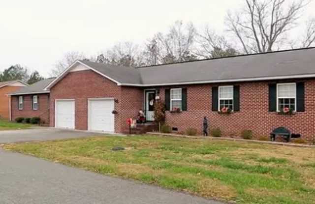 Spacious ranch style 2 bedroom, 2 bath with garage apartment located in Manchester! photos photos