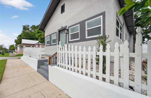 2525 W BEACH Street Gallery 1