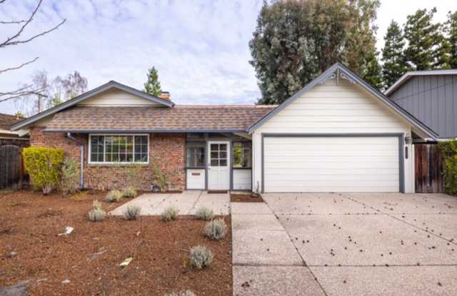 Charming 3 Bed, 2 Bath Single Story Home - Available Short Term! photos photos
