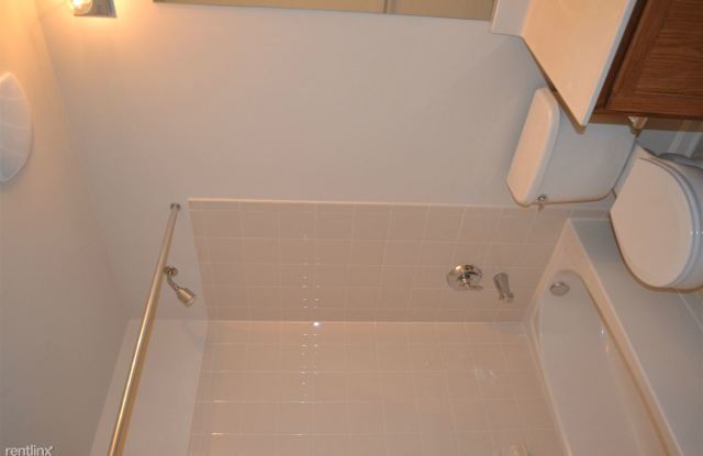 22778 Sagamore Sq Gallery 2