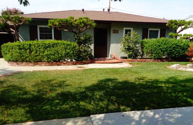 2 Bedroom 1 Bath House for Rent with Central AC in East Whittier - 13958 Putnam Street, Whittier, CA 90605