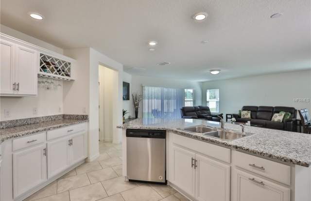 14320 ROMEO BOULEVARD Gallery 3