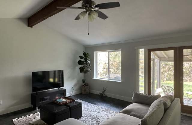 6805 Silvermine Drive Gallery 4