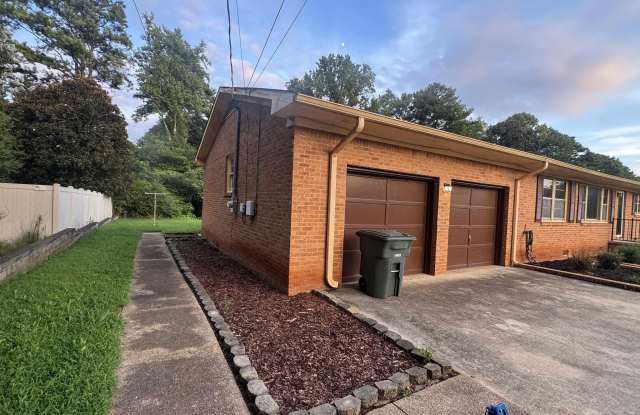 2103 Shannonhouse Road Gallery 2