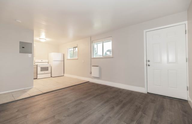 8751 East 14th Avenue photos photos