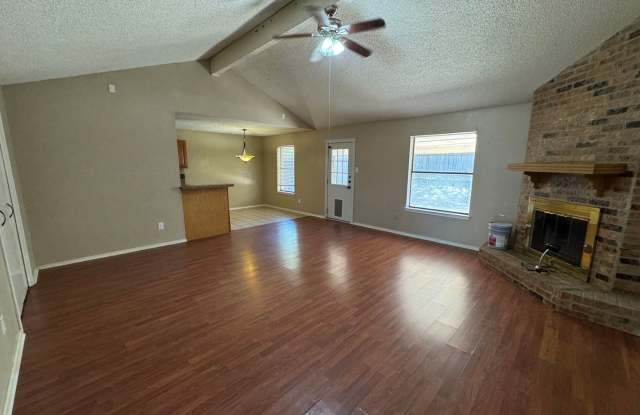 Spacious Hewitt Home Gallery 4