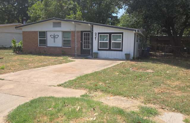 921 Leeper Drive Gallery 1