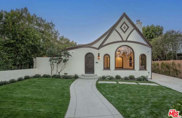 4265 Denny Avenue photos photos