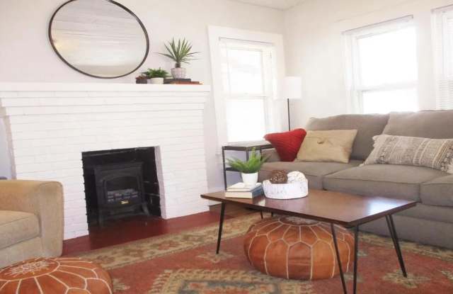 Charming 2-Bed, 1-Bath Fully Furnished Home – Ready for Move-In! Gallery 3