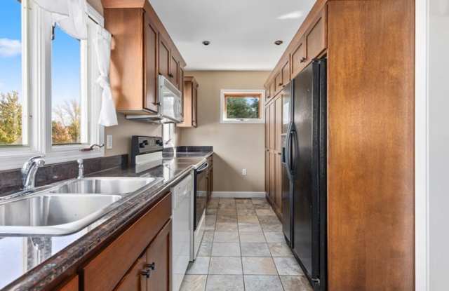 3BR, 1.5 Bath Single Family Home - Brainerd with Garage - 216 Kingwood Street, Brainerd, MN 56401 3BR, 1.5 Bath Single Family Home - Brainerd with Garage - 216 Kingwood Street, Brainerd, MN 56401