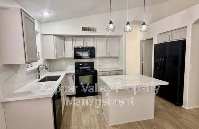 2326 West Gambit Trail Gallery 3
