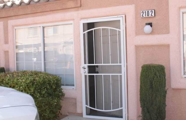Nice 1000 SF Townhouse for rent in gated community photos photos